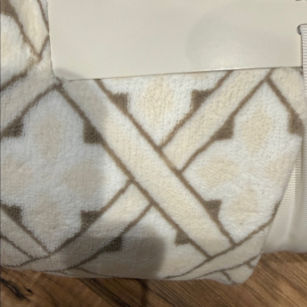 Laura Ashley Cream and Blue Floral Plush Reversible Throw - Picture 5 of 8